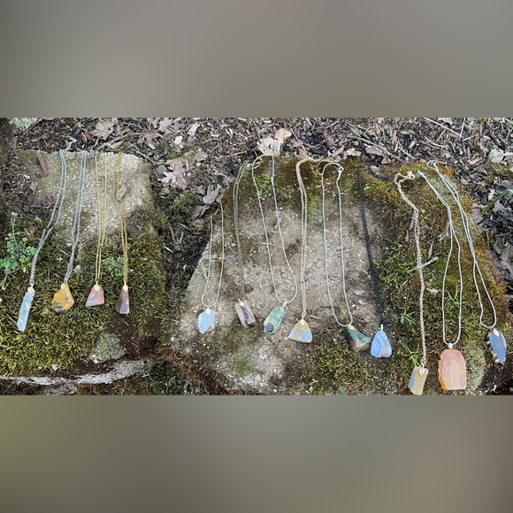 Handmade polished rock necklaces - Picture 4 of 11